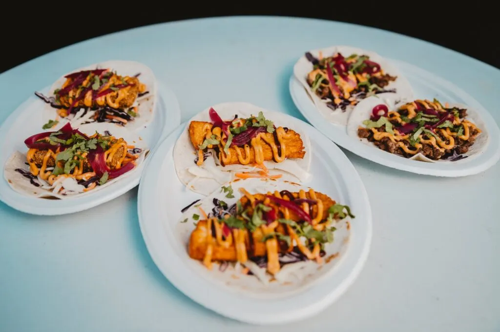 Mat från Indus Food Truck till studentfirande